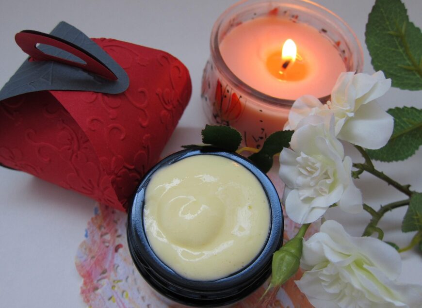 הדרך הטבעית לטיפוח הפנים: מבט על עולם הקוסמטיקה הנקייה