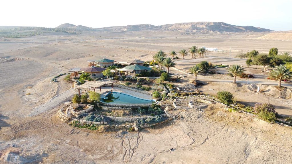 חדרי אירוח אקולוגיים בנאות סמדר – לינה במדבר בערבה הדרומית