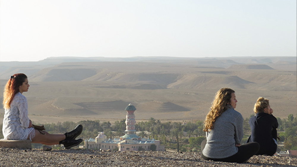 סדנאות יצירה, יוגה וגוף-נפש בנאות סמדר – חוויה במדבר