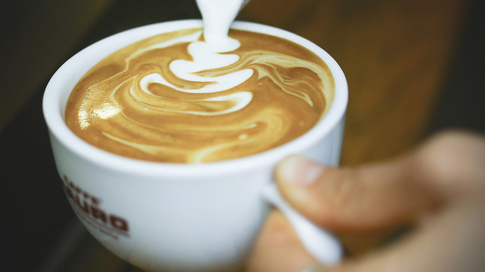 פונדק נאות סמדר – קפה, מאפים ותפריט בריא בלב הערבה