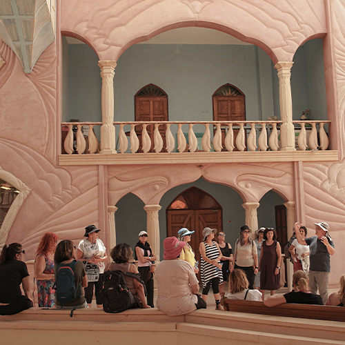 הסבר קצר בגלריה הראשית בבית האומנויות נאות סמדר