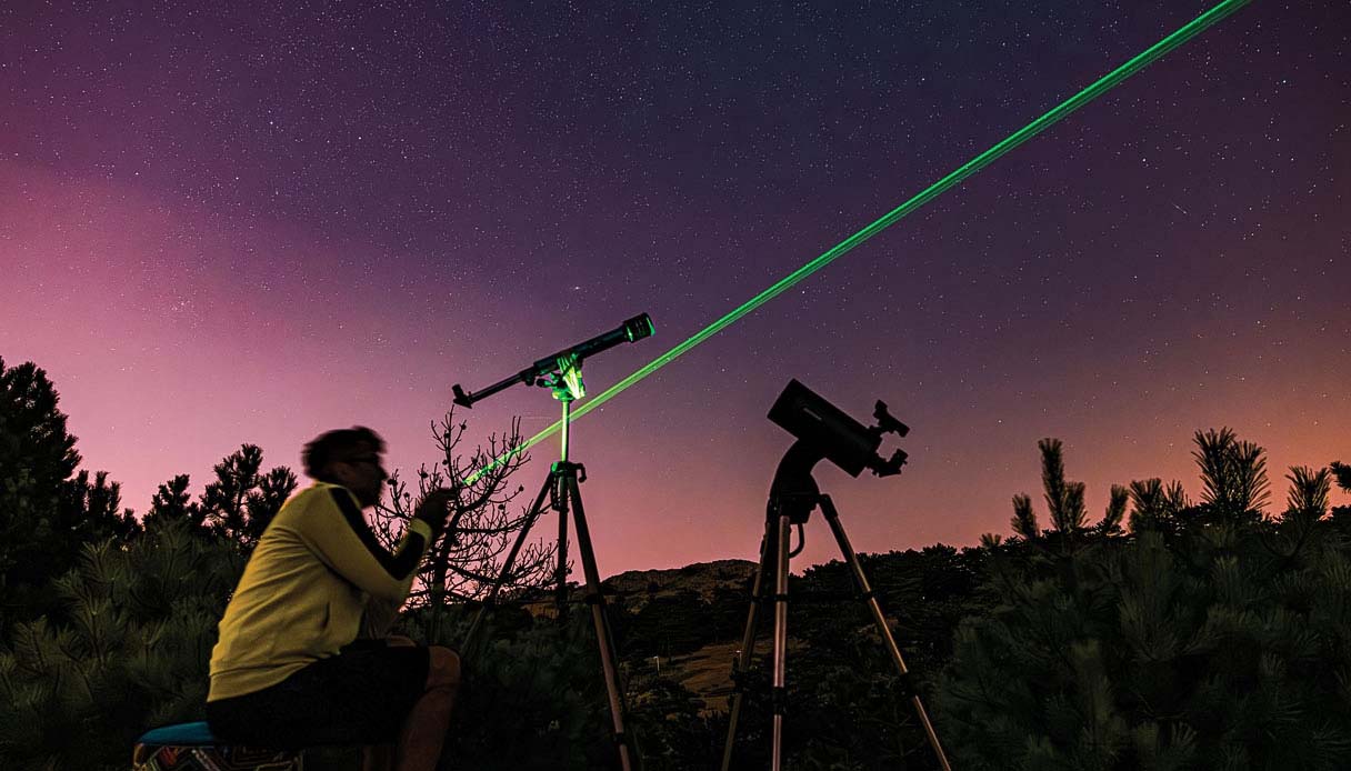 תצפית כוכבים מודרכת בנאות סמדר – חוויה במדבר