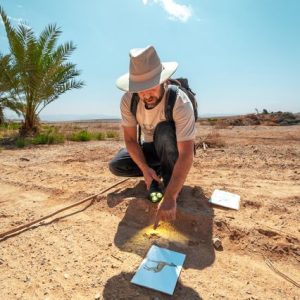 עקבות דני 12