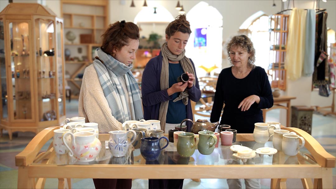 חנות האמנות המקומית בבית האומנויות נאות סמדר – יצירות מקוריות