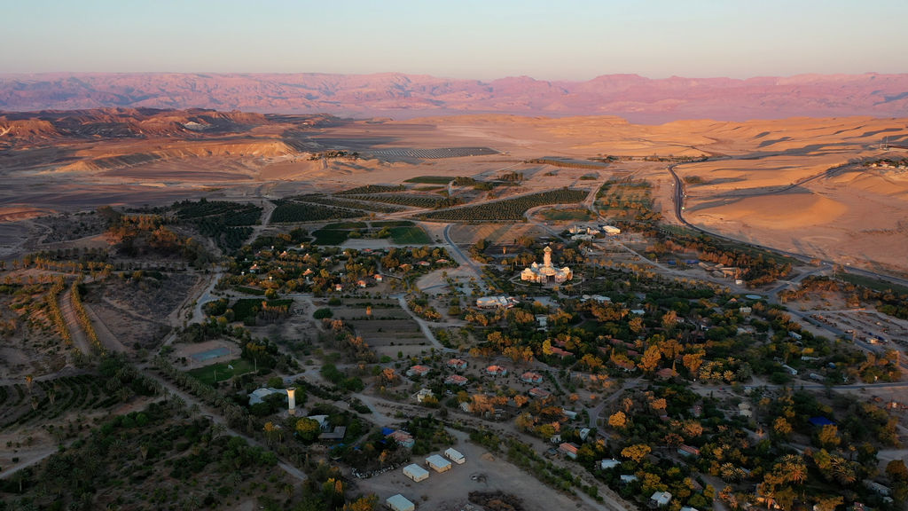 נאות סמדר שבערבה – מבט רחפן על הקיבוץ בלב המדבר